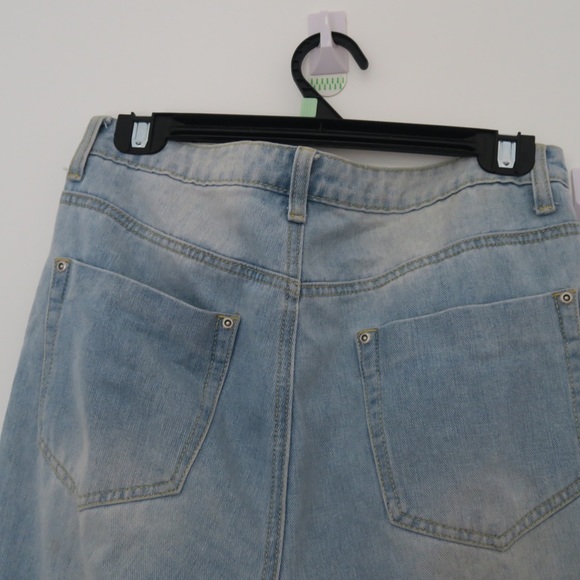 Boohoo distressed blue jeans 🤎 - Picture 5 of 5